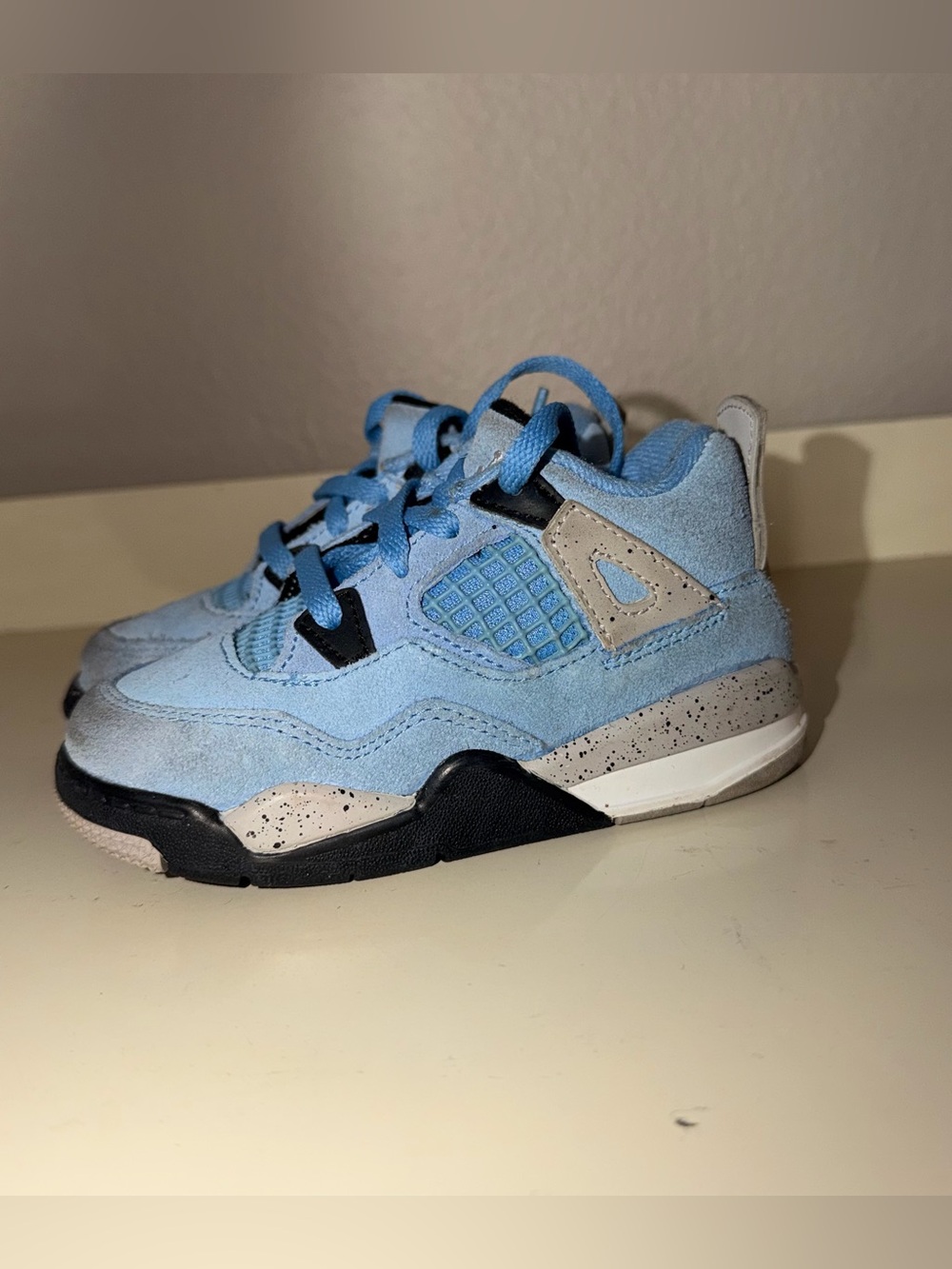 Jordan 4 UNC blue sneakers with speckled gray accents #basketball #unc